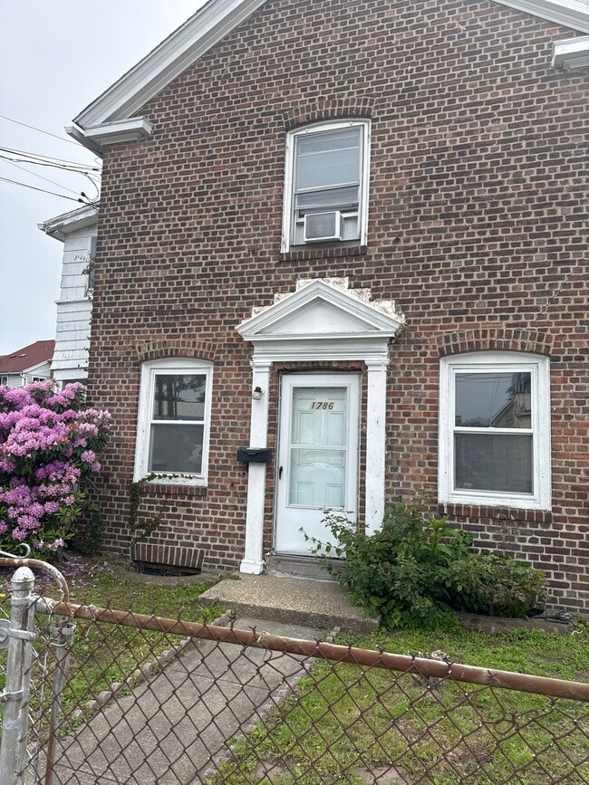 1786 E Main St, Unit 1792