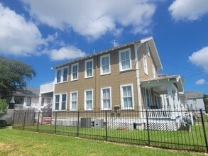 2223 35th St, Unit DOWN in Galveston, TX - Building Photo - Building Photo