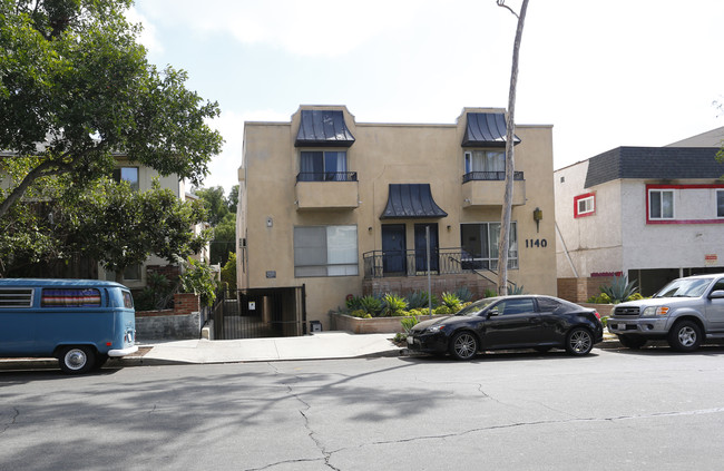 1140 N Ogden Dr in Los Angeles, CA - Building Photo - Building Photo