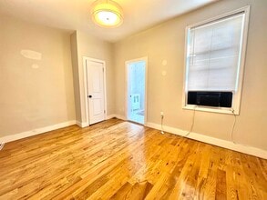 16 Lewis Ave in Jersey City, NJ - Building Photo - Building Photo