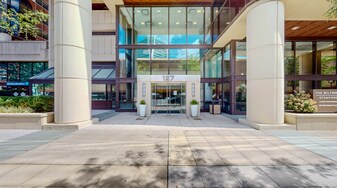 127 Greyrock Pl in Stamford, CT - Building Photo