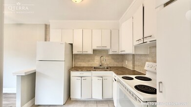 6 Kings Point Dr in Toronto, ON - Building Photo - Building Photo