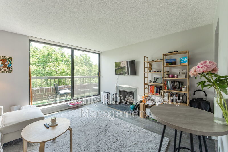 1700 17th St NW in Washington, DC - Building Photo