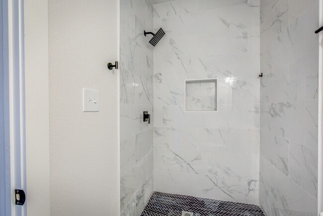 311 Martha St in Euless, TX - Building Photo - Building Photo