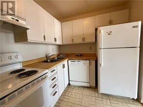 65 Highland Crescent in Kitchener, ON - Building Photo - Building Photo