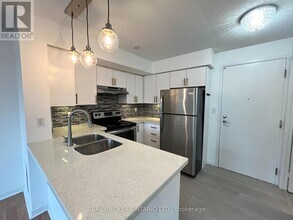 3 Ellesmere St in Richmond Hill, ON - Building Photo - Building Photo