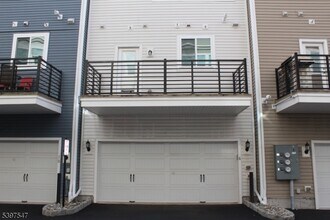 6 Bond St in North Brunswick, NJ - Building Photo - Building Photo