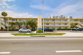 Southbridge Condominiums in West Palm Beach, FL - Building Photo - Building Photo