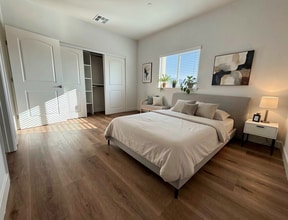 300 W Foothill Blvd in Azusa, CA - Building Photo - Building Photo