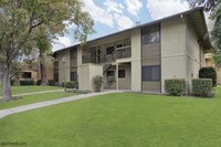 Building - Park Lakewood Apartamentos in Modesto, California