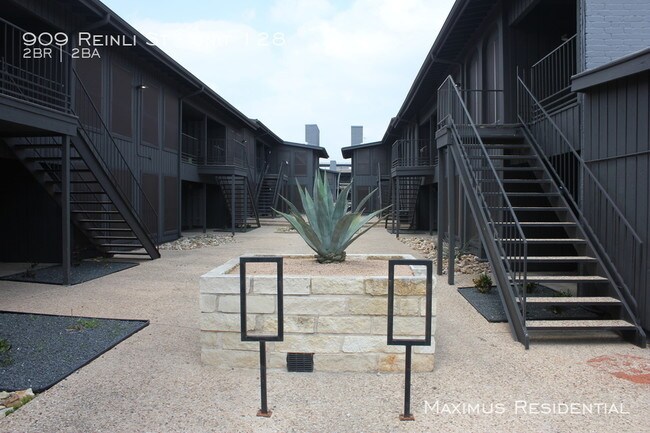 909 Reinli St-Unit -Unit 128 in Austin, TX - Building Photo - Building Photo
