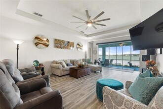 585 Blue Cypress Dr in Groveland, FL - Building Photo - Building Photo