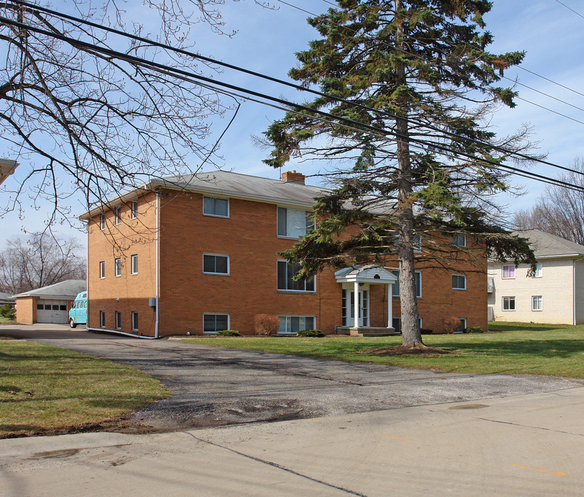 2896 Chamberlain Rd in Akron, OH - Foto de edificio