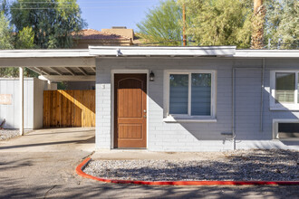 Camelback View Apartments in Phoenix, AZ - Building Photo - Building Photo