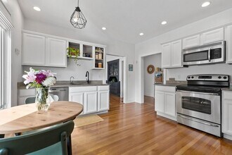 29 Mansfield St, Unit 1 in Somerville, MA - Building Photo - Building Photo