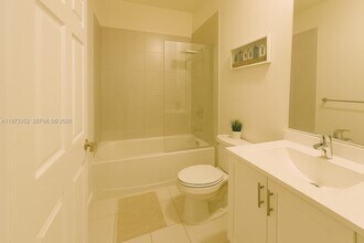 10711 W 32nd Ln in Hialeah, FL - Building Photo - Building Photo