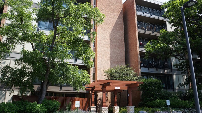 5950 Oakwood Dr in Lisle, IL - Foto de edificio