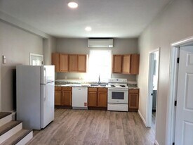 2 Bancroft Rd in Londonderry, NH - Building Photo