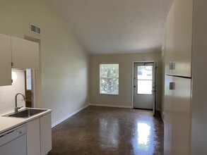 2009 Ohlen Rd in Austin, TX - Building Photo - Building Photo