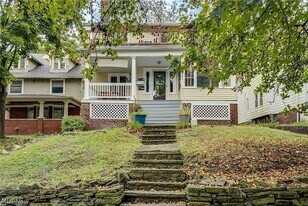 2245 Bellfield Ave in Cleveland Heights, OH - Building Photo