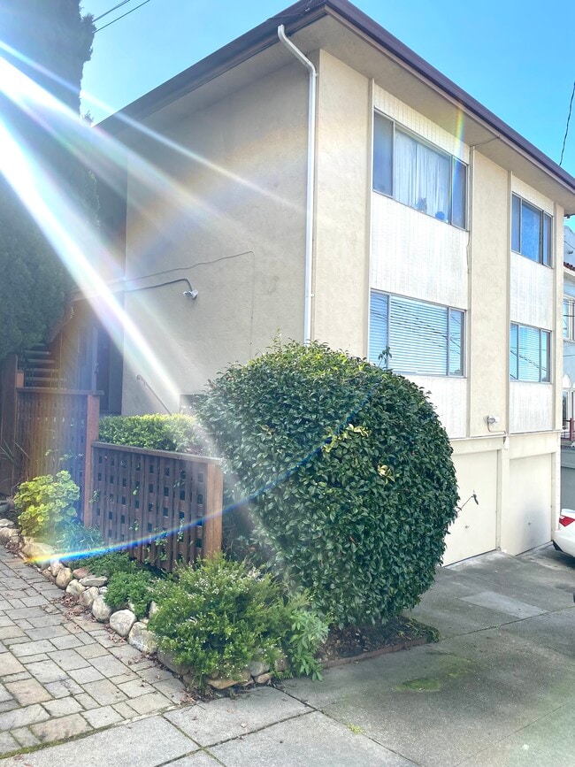 659 Hillsborough St, Unit # 1