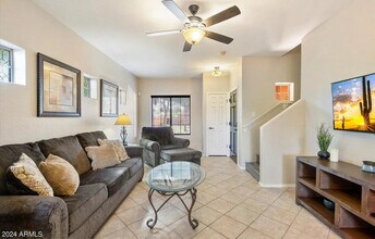 3731 E Mitchell Dr in Phoenix, AZ - Foto de edificio - Building Photo