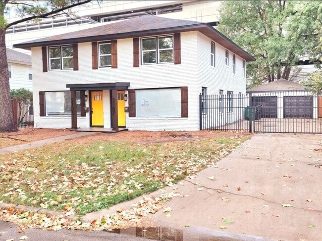 2105 Sheridan St in Houston, TX - Building Photo - Building Photo