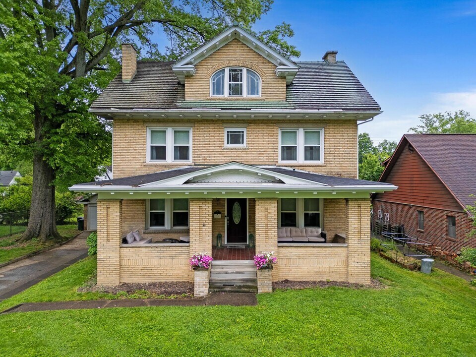 1328 Enslow Blvd in Huntington, WV - Building Photo