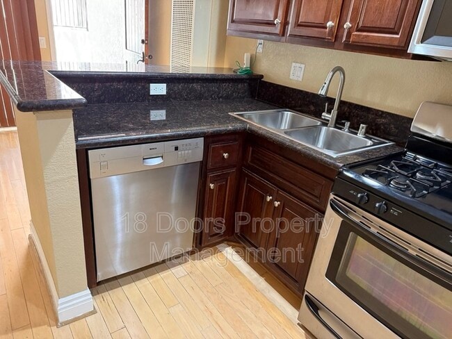 3927 Nobel Dr in San Diego, CA - Building Photo - Building Photo