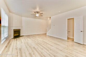 8426 Gateway Run Rd in Louisville, KY - Building Photo - Building Photo