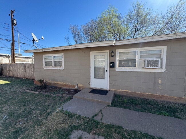 2208 35th St in Lubbock, TX - Building Photo - Building Photo