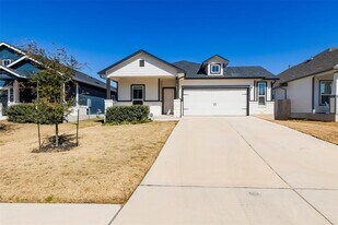 141 Yellowstone Dr in Kyle, TX - Building Photo