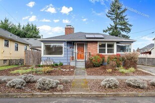 7315 N Van Houten Ave in Portland, OR - Building Photo