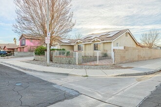 38659 Angele Trumpet Ct in Palmdale, CA - Building Photo - Building Photo