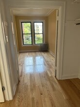 6853 S Crandon Ave in Chicago, IL - Building Photo - Building Photo