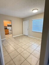 4841 NW 9th Dr in Plantation, FL - Building Photo - Building Photo