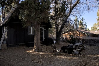 819 Leonard Ln in Sugarloaf, CA - Building Photo - Building Photo