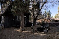 819 Leonard Ln in Sugarloaf, CA - Foto de edificio - Building Photo