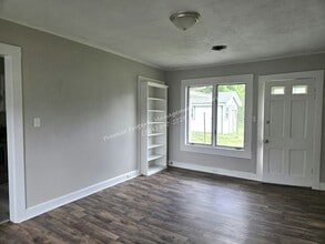 211 Line Ave in Ellwood City, PA - Building Photo - Building Photo