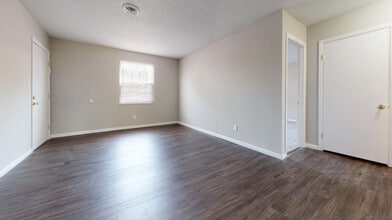 Williamsburg Village in Knoxville, TN - Building Photo - Building Photo