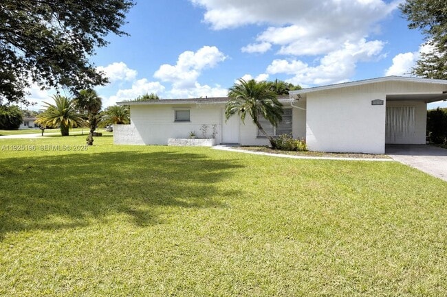 1104 E Jasmine Rd in Lehigh Acres, FL - Building Photo - Building Photo