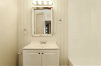 1046 E Indianola Ave in Phoenix, AZ - Foto de edificio - Building Photo