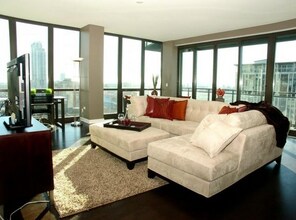 681 W Wayman St in Chicago, IL - Building Photo - Building Photo