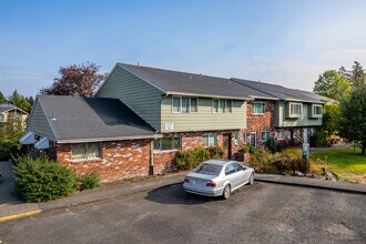 Country Club Estates in Gresham, OR - Foto de edificio - Primary Photo