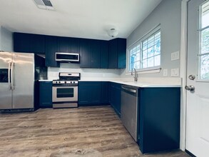 2325 Lakehurst Dr in Austin, TX - Building Photo - Building Photo