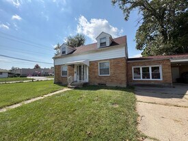 2401 Rugby Rd in Dayton, OH - Building Photo