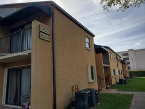 7423 SW 152nd Ave in Miami, FL - Foto de edificio - Building Photo