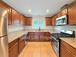 8687 San Vicente St in San Diego, CA - Building Photo - Building Photo