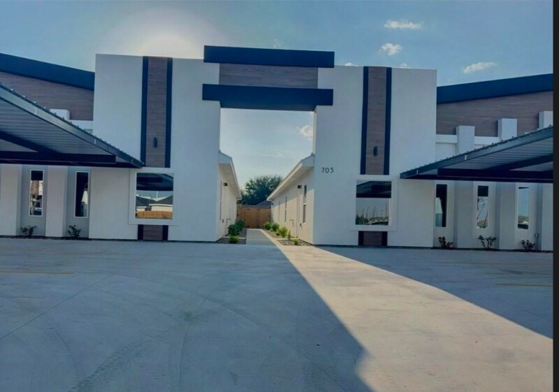 705 N Emerald Ave in Edinburg, TX - Building Photo
