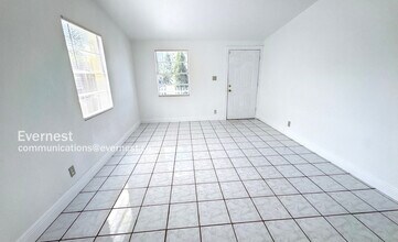 1906 E 98th Ave in Tampa, FL - Building Photo - Building Photo